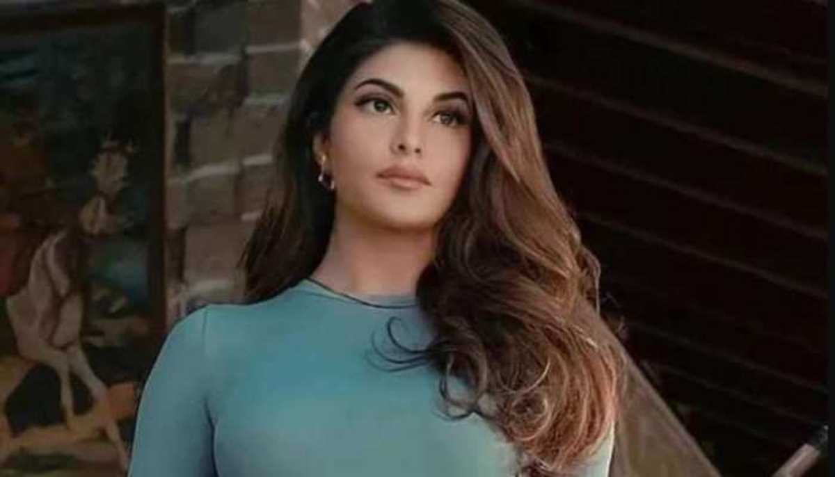 जैकलीन फर्नाडीज 8 घंटे की पूछताछ के बाद ईओडब्ल्यू कार्यालय से बाहर निकली